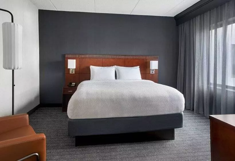 سوییت, Courtyard By Marriott Poughkeepsie