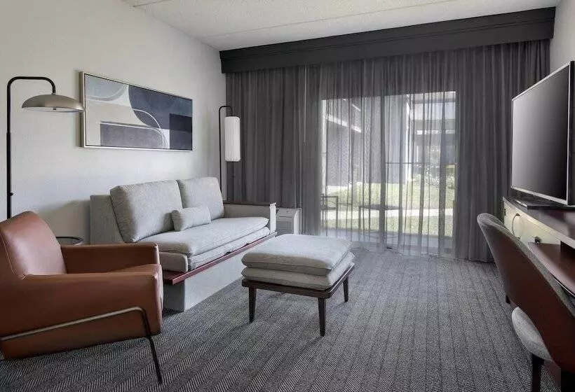 سوییت, Courtyard By Marriott Poughkeepsie