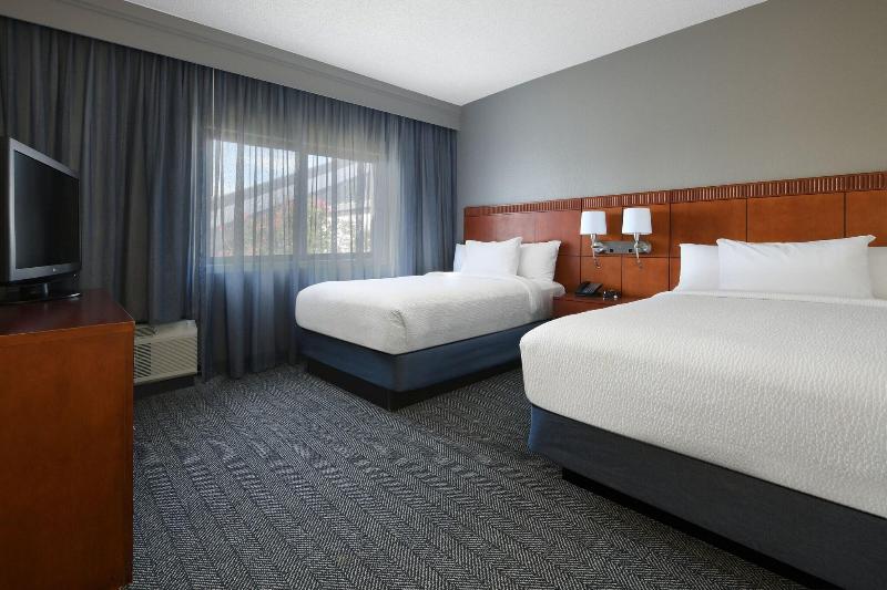 Люкс, Courtyard Dallas Las Colinas