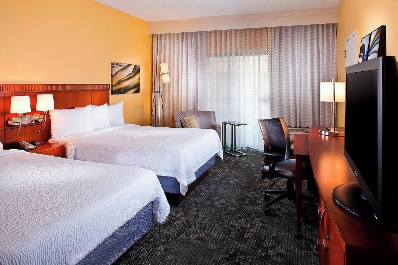 חדר סטנדרט עם מיטת קווין, Courtyard By Marriott Huntsville University Drive