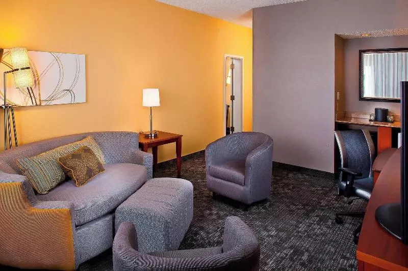 سوئیت با تخت بزرگ, Courtyard By Marriott Huntsville University Drive