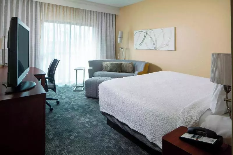 سوئیت با تخت بزرگ, Courtyard By Marriott Huntsville University Drive