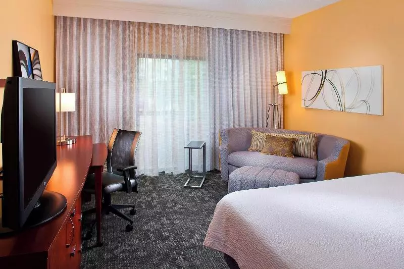 سوئیت با تخت بزرگ, Courtyard By Marriott Huntsville University Drive