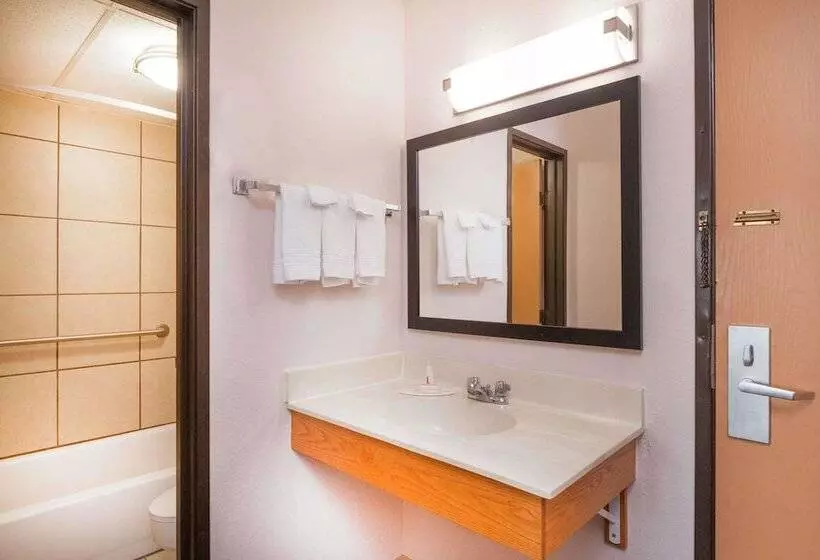 Bisneshuone, Days Inn By Wyndham Mason City