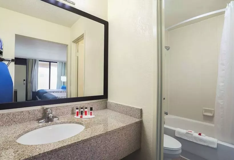 ２ダブルベッドのスタンダードルーム, Days Inn By Wyndham Newark Wilmington