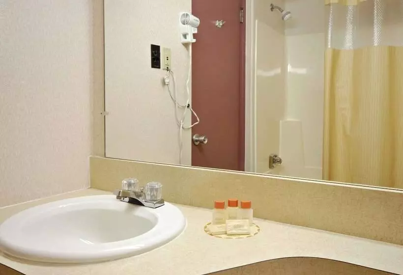 ２ダブルベッドのスタンダードルーム, Days Inn By Wyndham Washington