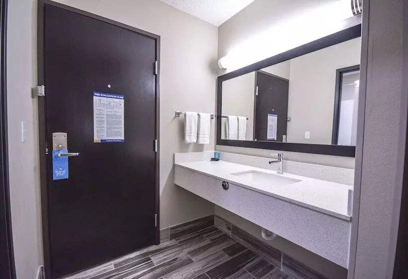سوییت لوکس, Days Inn & Suites By Wyndham Wisconsin Dells
