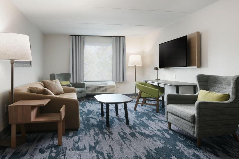 带大床的套房, Fairfield Inn & Suites By Marriott Pottstown Limerick