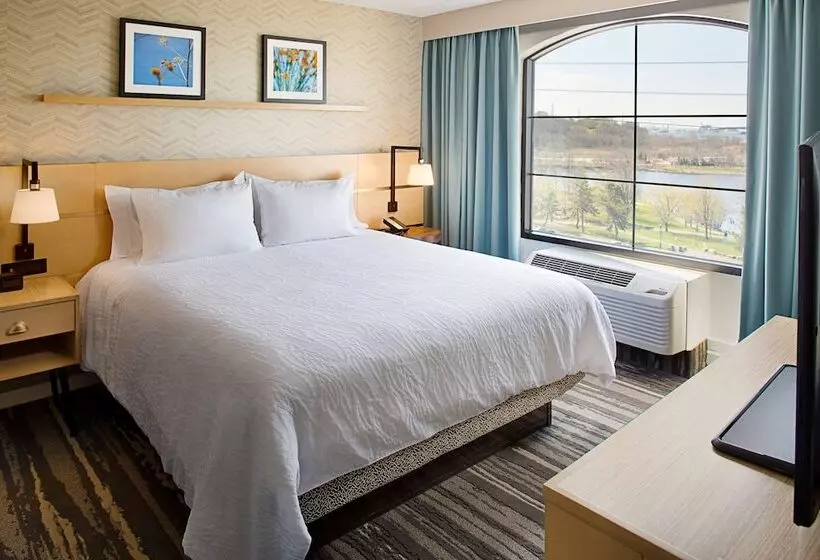 Standard-huone Parivuode Näkymä, Hilton Garden Inn Providence