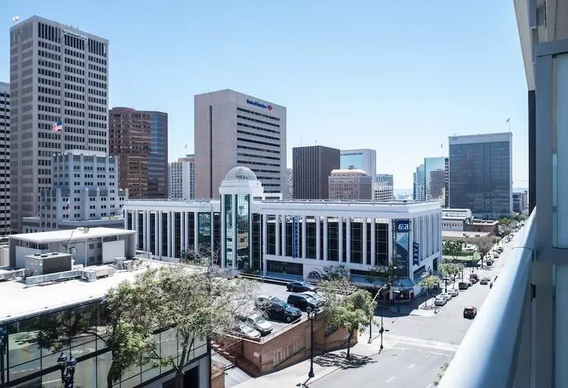 سوئیت برای معلولان, Holiday Inn Express   Downtown San Diego, An Ihg