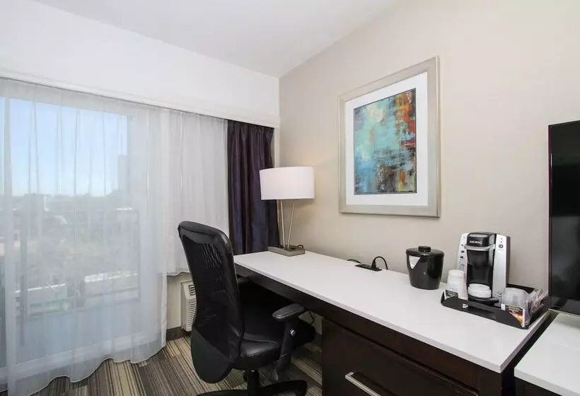 سوئیت برای معلولان, Holiday Inn Express   Downtown San Diego, An Ihg