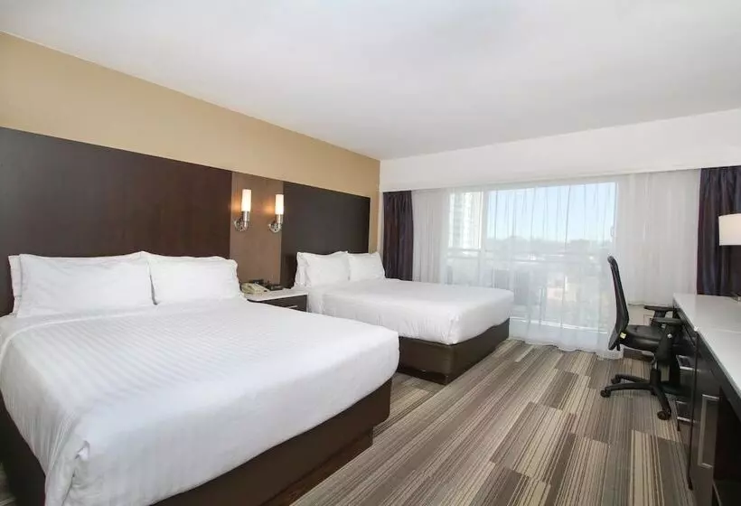 سوئیت برای معلولان, Holiday Inn Express   Downtown San Diego, An Ihg