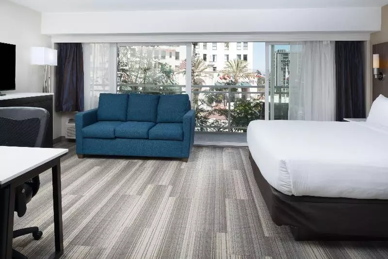 سوئیت با تخت بزرگ, Holiday Inn Express   Downtown San Diego, An Ihg