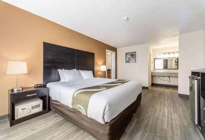 Люкс Кровать Кинг, Quality Inn & Suites Vandalia Near I70 And Hwy 51