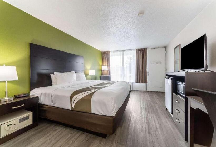 חדר סטנדרט עם מיטת קינג, Quality Inn & Suites Vandalia Near I70 And Hwy 51