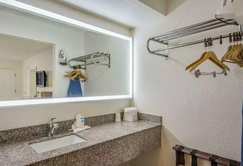 ２ダブルベッドのスタンダードルーム, Rodeway Inn Port Richey North