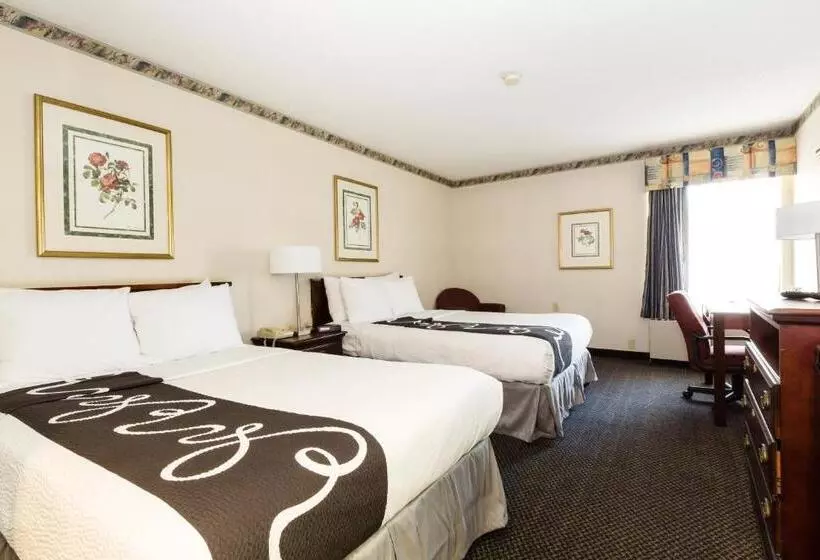 ２ダブルベッドのスタンダードルーム, The View Inn & Suites Bethlehem / Allentown / Lehigh Airport