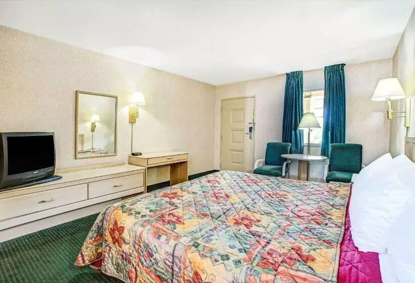 キングサイズベッドのスタンダードルーム, Days Inn By Wyndham Arlington/washington Dc