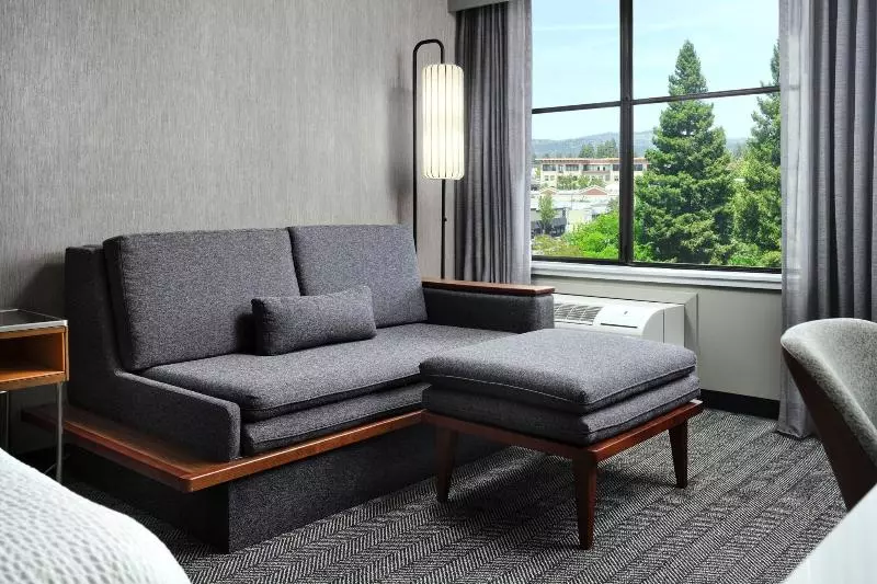 اتاق استاندارد با تخت بزرگ, Courtyard By Marriott Santa Rosa
