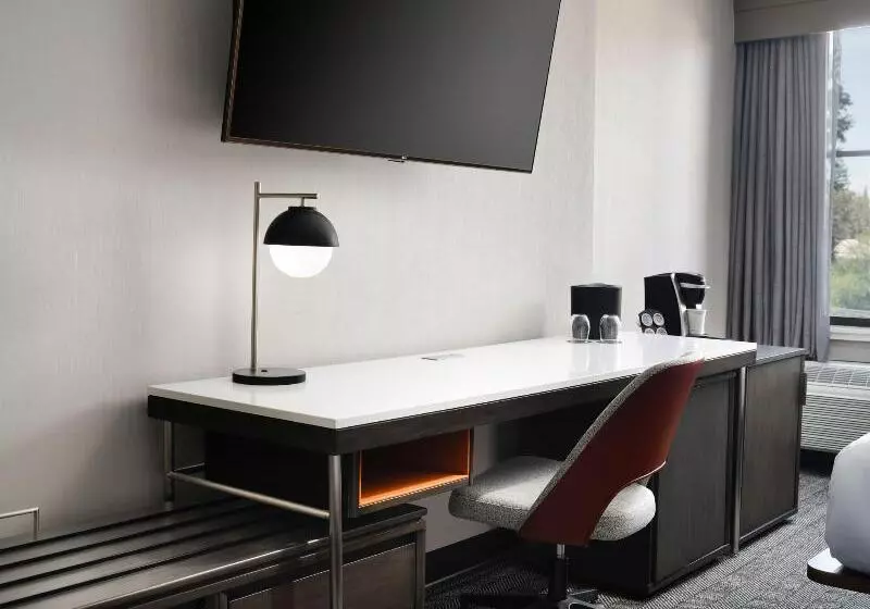 اتاق استاندارد با تخت بزرگ, Courtyard By Marriott Santa Rosa