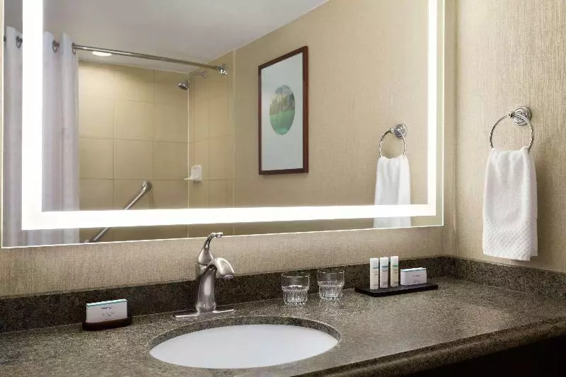 スイート, Embassy Suites By Hilton Phoenix Tempe