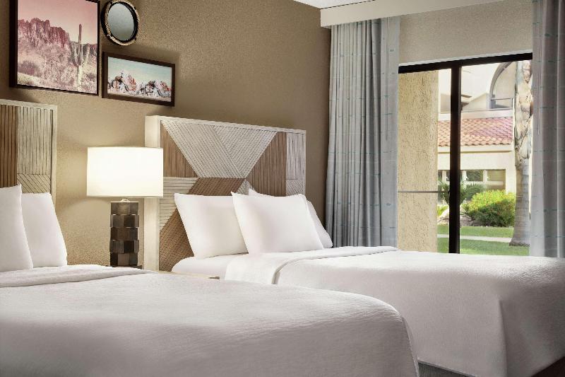 سوییت, Embassy Suites By Hilton Phoenix Tempe