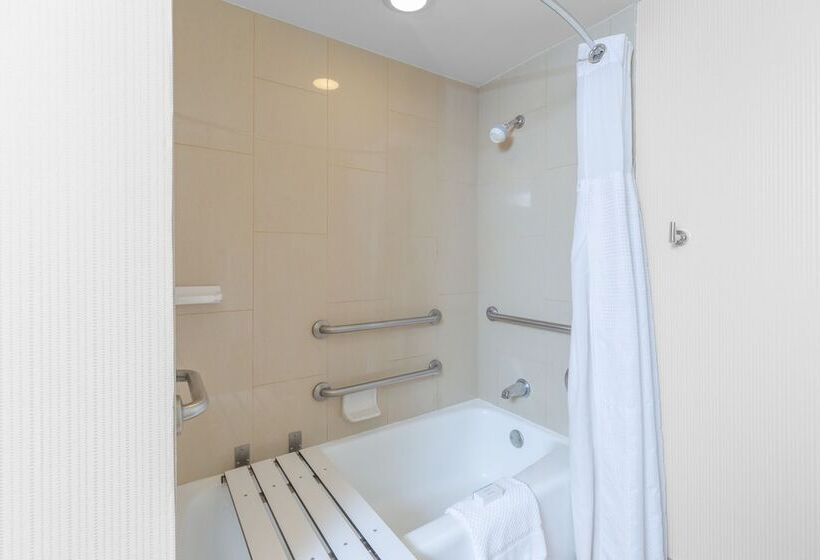 Люкс Адаптированный для Инвалидов, Embassy Suites By Hilton San Francisco Airport Waterfront