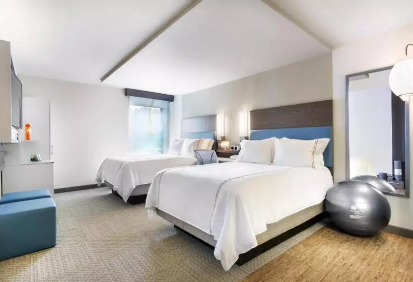 身障者適用キングサイズベッドルーム, Even Hotel Norwalk, An Ihg