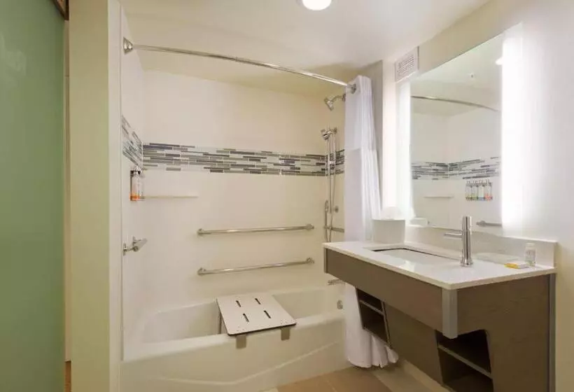 身障者適用スタンダードルーム, Even Hotel Norwalk, An Ihg