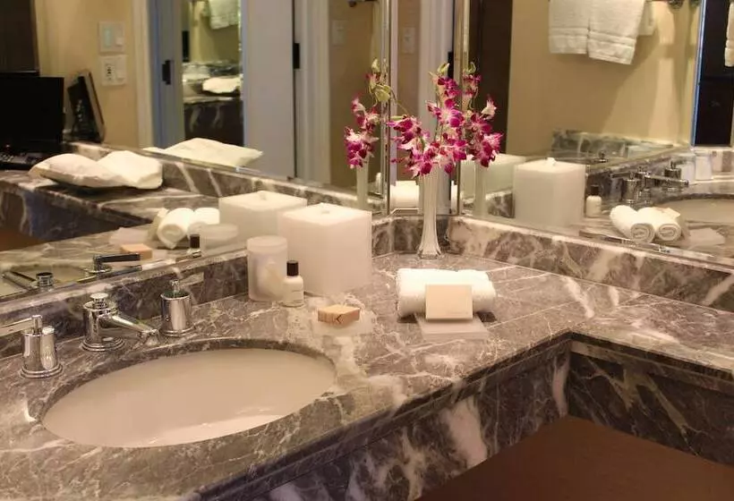 اتاق لوکس با بالکن, Four Seasons Hotel Los Angeles At Beverly Hills