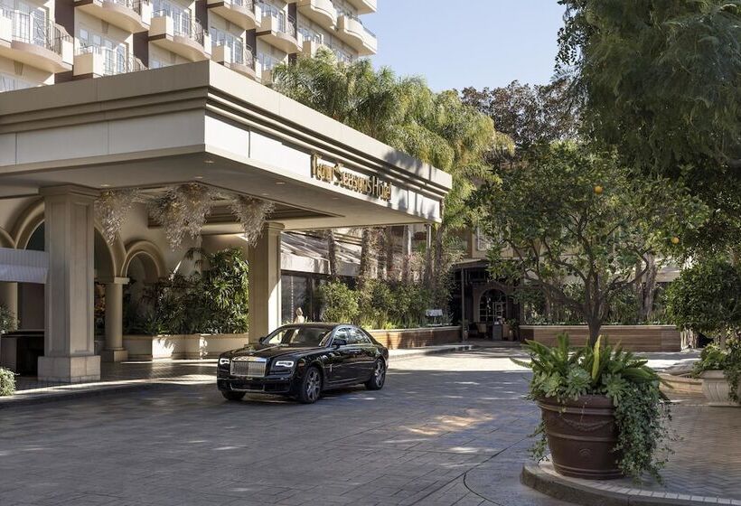 Номер Deluxe с Балконом, Four Seasons Hotel Los Angeles At Beverly Hills