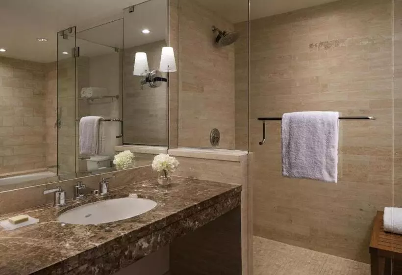 اتاق لوکس با تخت بزرگ, Four Seasons Hotel Los Angeles At Beverly Hills
