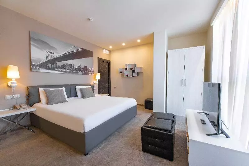 اتاق استاندارد با تخت بزرگ برای معلولان, Holiday Inn Hotel & Suites Des Moines Northwest, An Ihg