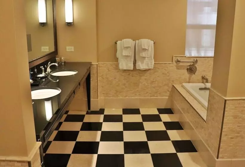 اتاق استاندارد, The Edgewater