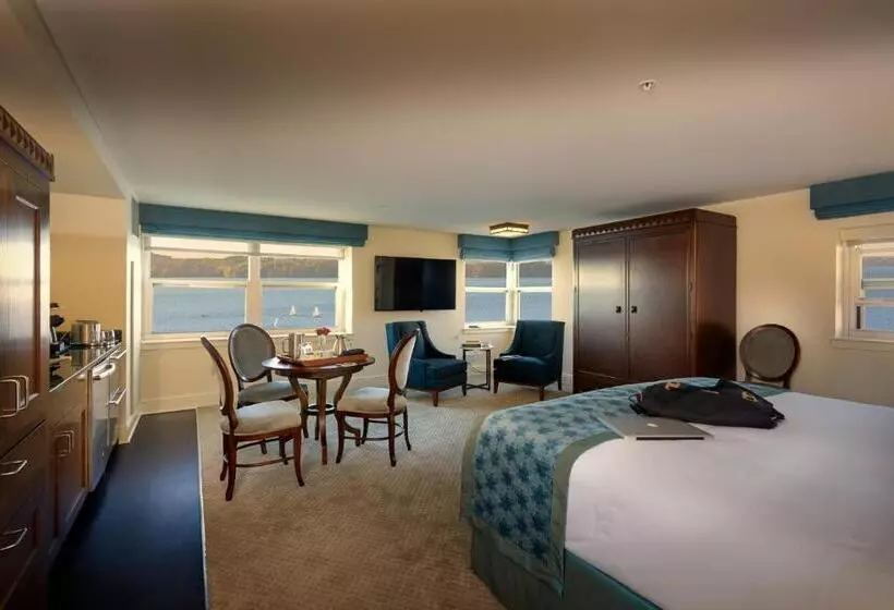 استودیو استاندارد با تخت کینگ, The Edgewater