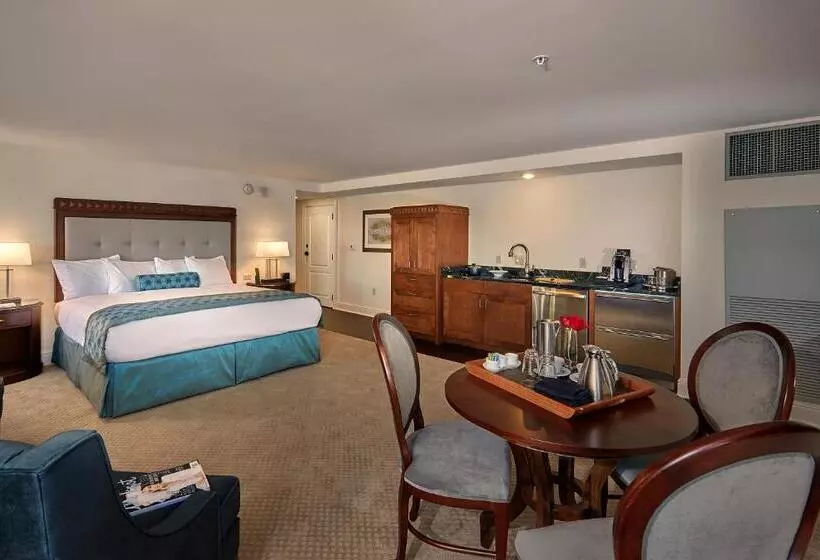 استودیو استاندارد با تخت کینگ, The Edgewater