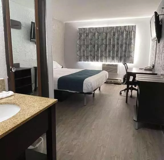 اتاق استاندارد با تخت بزرگ, Motel 6green Bay, Wi  Lambeau