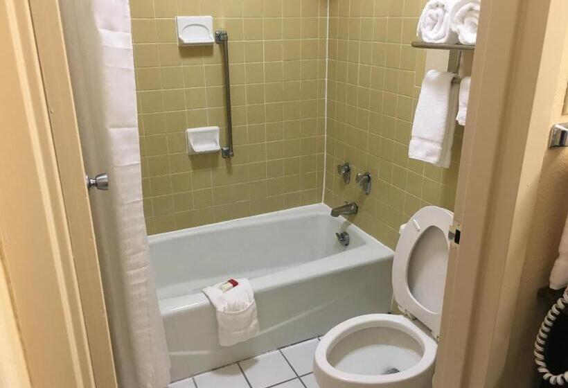 غرفة قياسية سرير كينج, Quality Inn