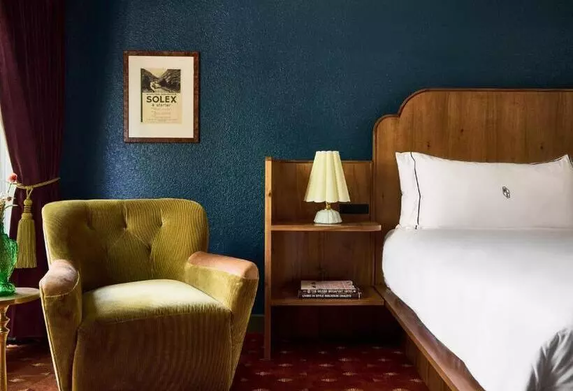 سوییت, The Hotel Chalet At The Choo Choo