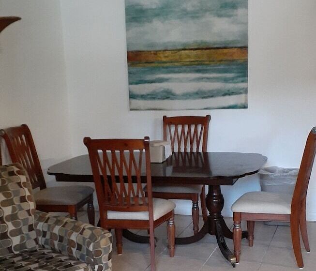 جناح, Daytona Beach Hawaiian Inn