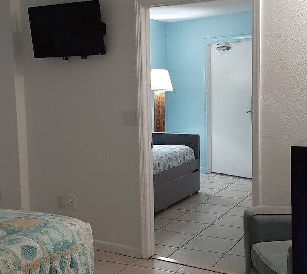 جناح, Daytona Beach Hawaiian Inn