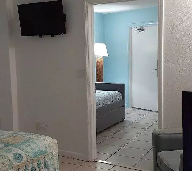 スイート, Daytona Beach Hawaiian Inn