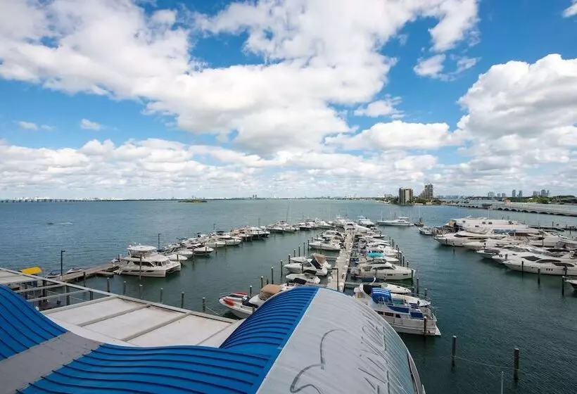اتاق استاندارد با تخت دوبل و چشم‌انداز, Doubletree By Hilton Grand Hotel Biscayne Bay