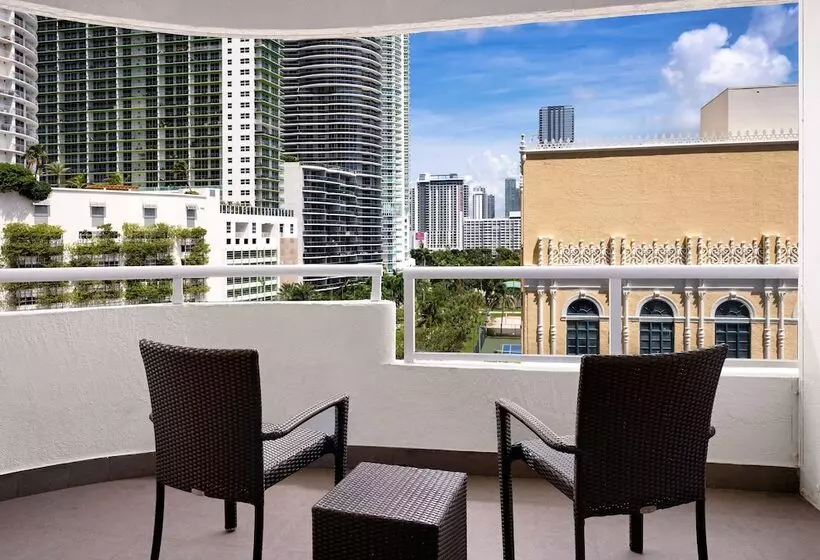 سوئیت جونیور با چشم‌انداز, Doubletree By Hilton Grand Hotel Biscayne Bay