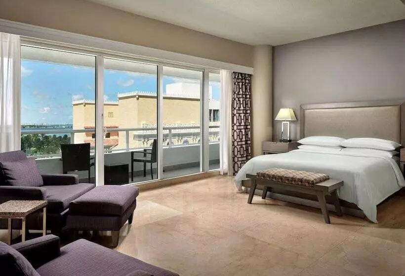 سوئیت جونیور با چشم‌انداز, Doubletree By Hilton Grand Hotel Biscayne Bay