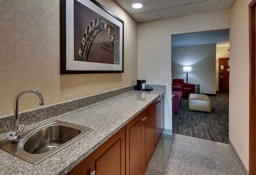 スイート, Drury Inn & Suites Findlay