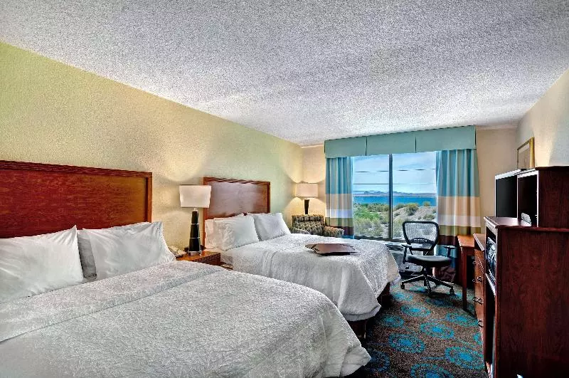 اتاق استاندارد با چشمانداز دریاچه, Hampton Inn Lake Havasu City