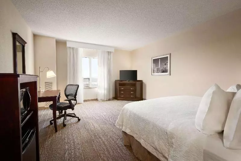 اتاق استاندارد با تخت بزرگ, Hampton Inn & Suites Washingtondulles International Airport