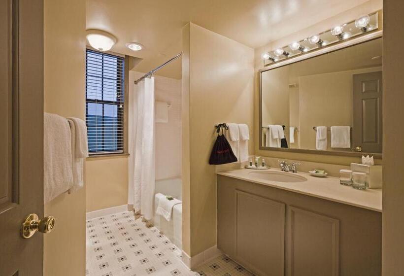 Номер Стандарт, Henley Park