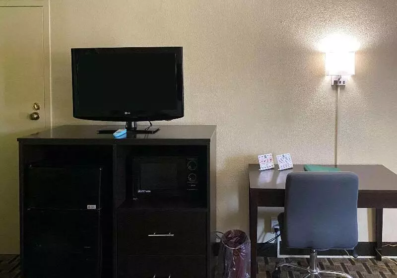 キングサイズベッドのスタンダードルーム, Quality Inn Elizabeth City Near University